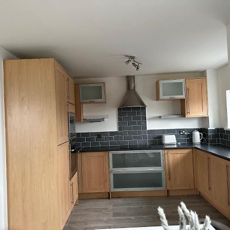 2 Bed Modern Apartment Swansea Exterior photo