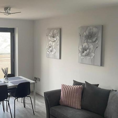 2 Bed Modern Apartment Swansea Exterior photo