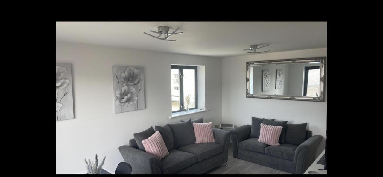 2 Bed Modern Apartment Swansea Exterior photo