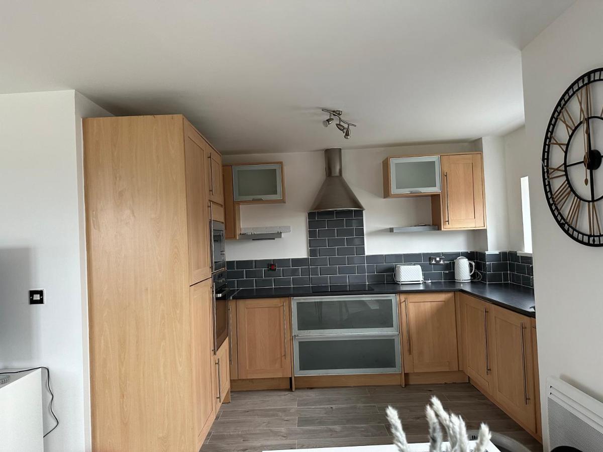 2 Bed Modern Apartment Swansea Exterior photo