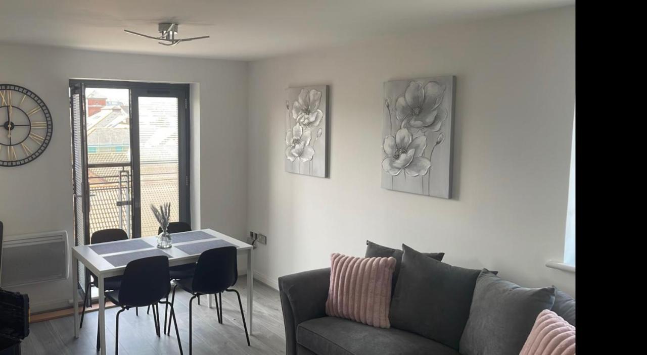 2 Bed Modern Apartment Swansea Exterior photo