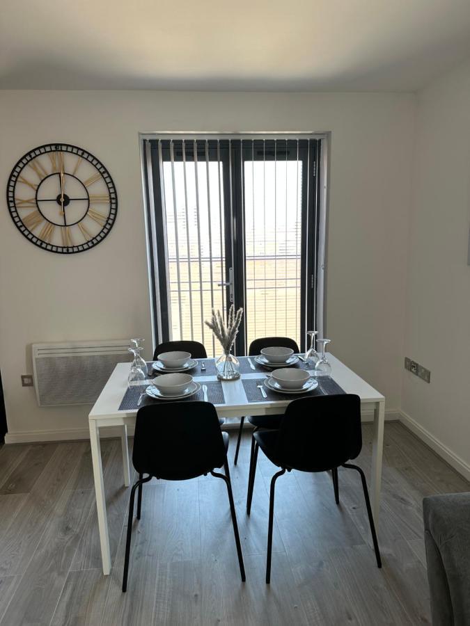 2 Bed Modern Apartment Swansea Exterior photo